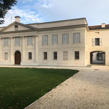 Villa Cantoni Marca Сабионета Екстериор снимка