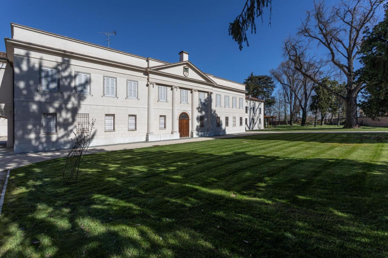 Villa Cantoni Marca Сабионета Екстериор снимка