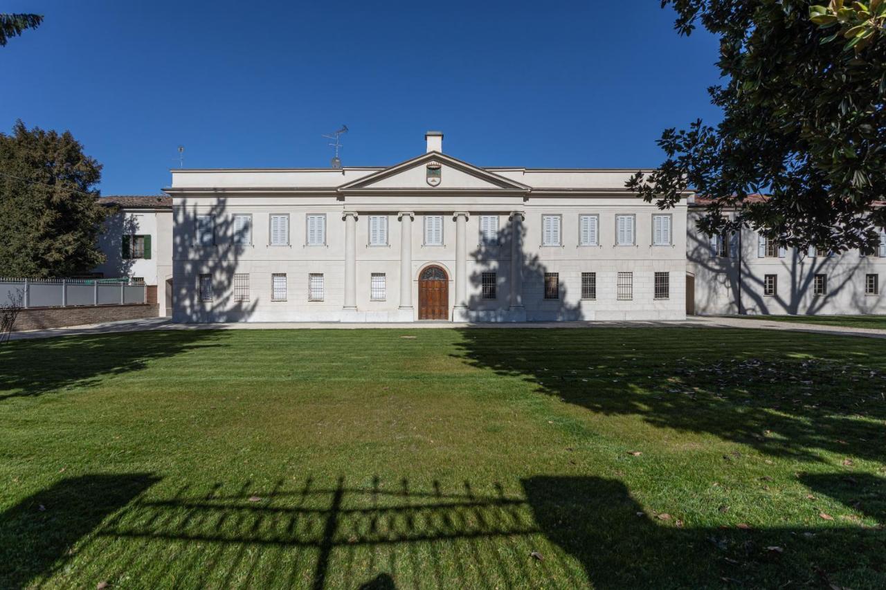Villa Cantoni Marca Сабионета Екстериор снимка
